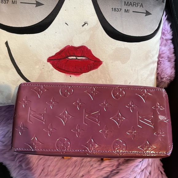 Louis Vuitton Reade PM Purple Vernis
Leather Hand Bag - Picture 9 of 16